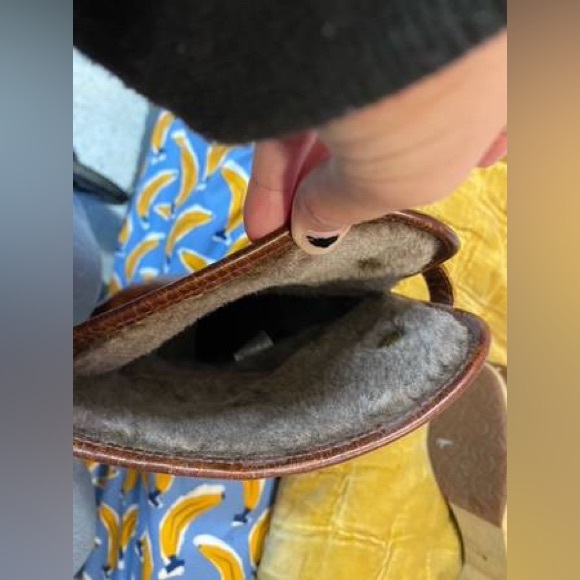 Ugg clogs size 7 - Picture 3 of 8